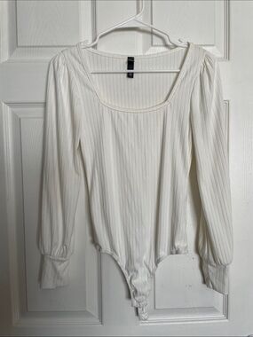 Alya Womens size XS Long Sleeve White Ribbed Scoop Neck Bodysuit